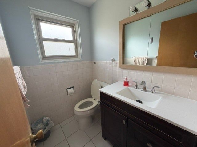 5737 W Warren Street, Morton Grove, IL 60053