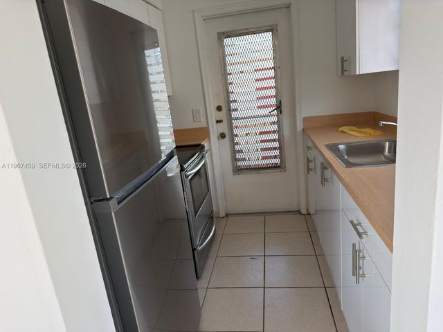 1120 NE 10th St 5, Hallandale Beach, FL 33009