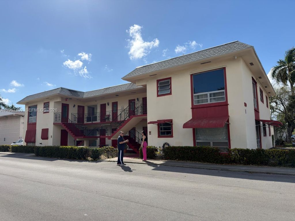 1120 NE 10th St 5, Hallandale Beach, FL 33009