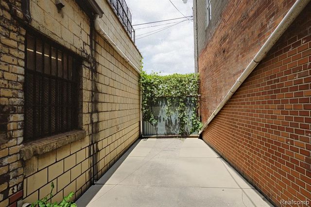 2566 Michigan Avenue, Detroit, MI 48216