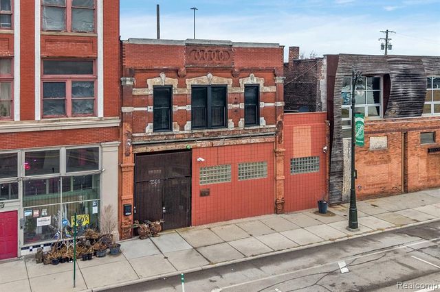 2566 Michigan Avenue, Detroit, MI 48216