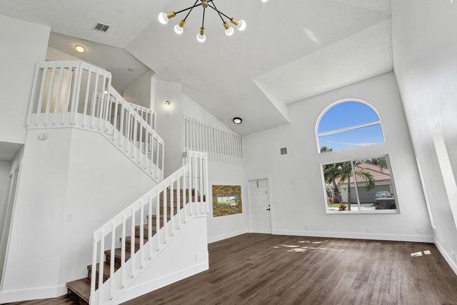 8865 Lake Park Circle S, Davie, FL 33328