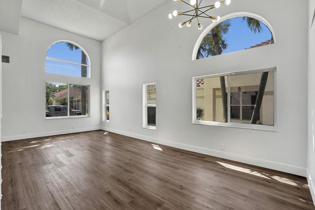 8865 Lake Park Circle S, Davie, FL 33328