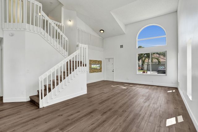 8865 Lake Park Circle S, Davie, FL 33328