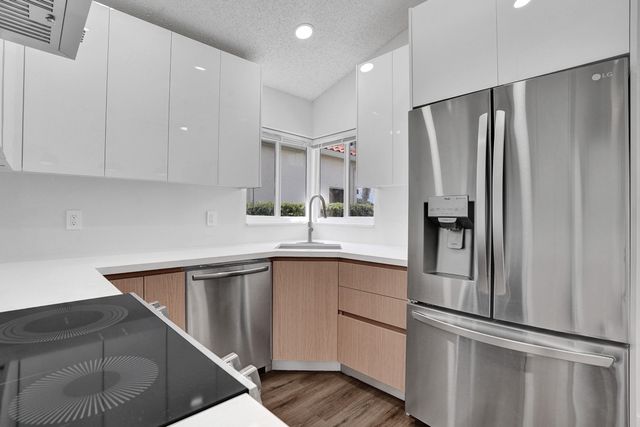 8865 Lake Park Circle S, Davie, FL 33328