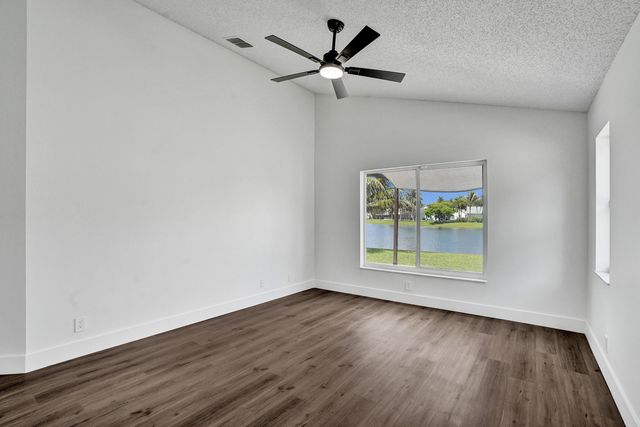 8865 Lake Park Circle S, Davie, FL 33328