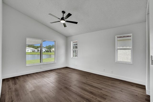 8865 Lake Park Circle S, Davie, FL 33328