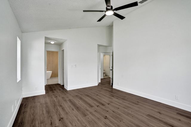 8865 Lake Park Circle S, Davie, FL 33328