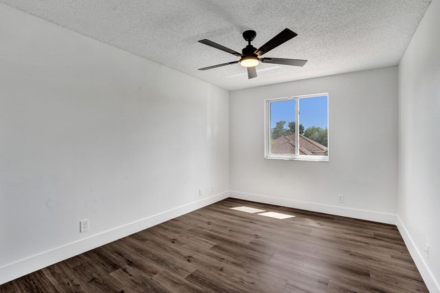 8865 Lake Park Circle S, Davie, FL 33328
