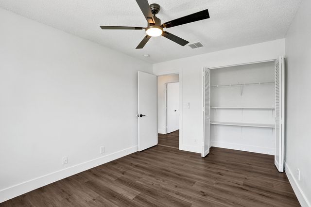 8865 Lake Park Circle S, Davie, FL 33328