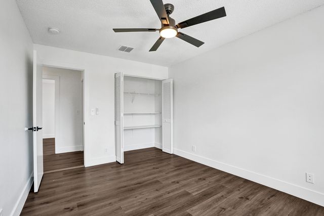 8865 Lake Park Circle S, Davie, FL 33328