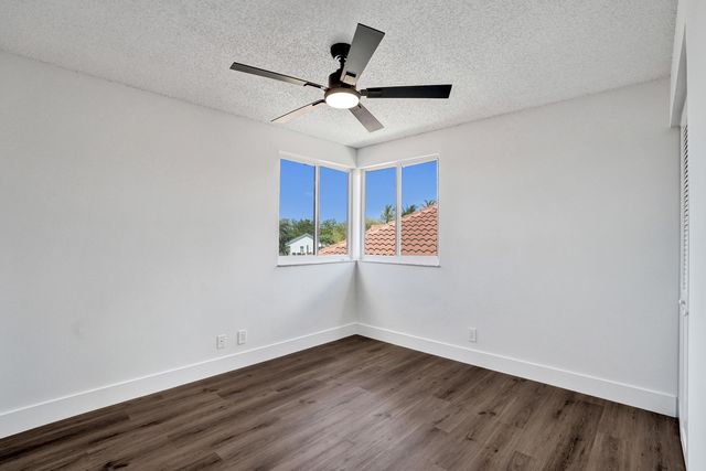 8865 Lake Park Circle S, Davie, FL 33328