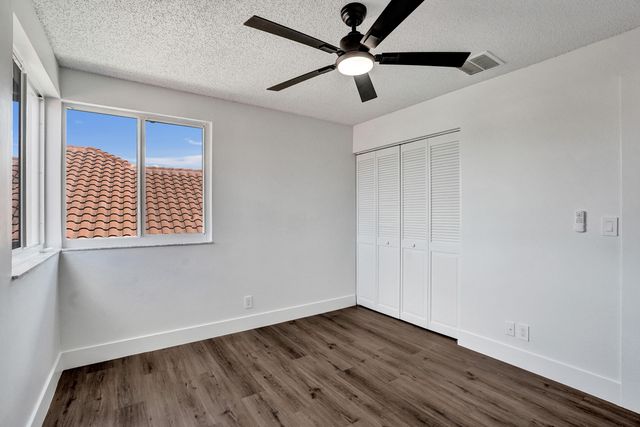 8865 Lake Park Circle S, Davie, FL 33328