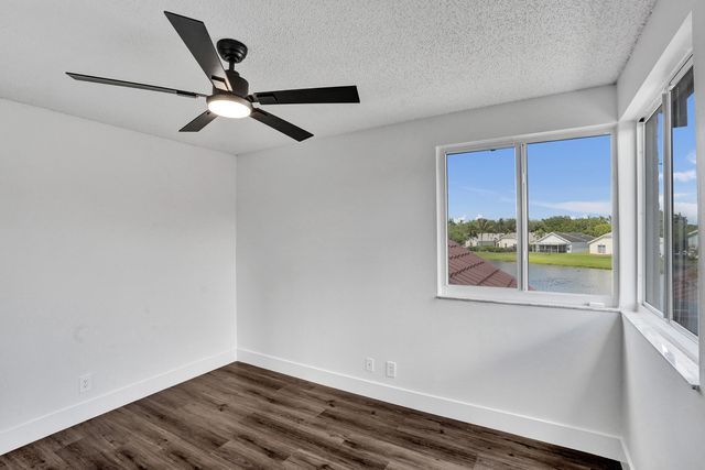 8865 Lake Park Circle S, Davie, FL 33328
