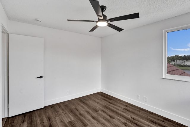8865 Lake Park Circle S, Davie, FL 33328
