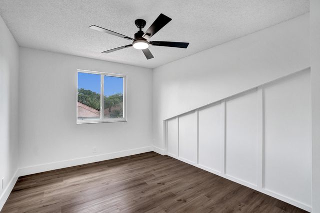 8865 Lake Park Circle S, Davie, FL 33328