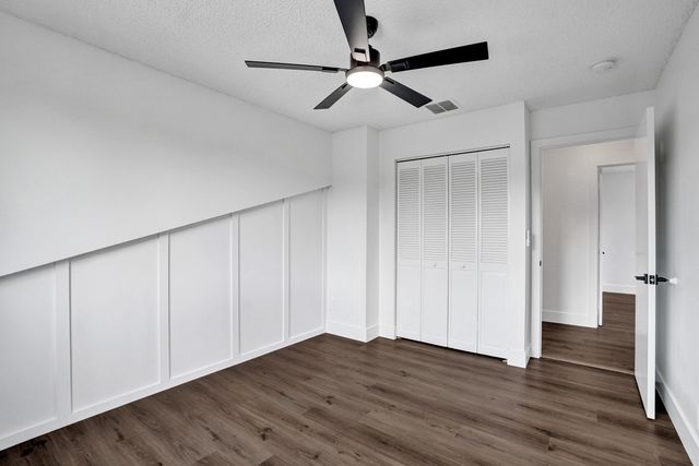 8865 Lake Park Circle S, Davie, FL 33328