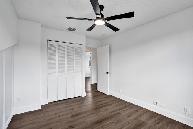 8865 Lake Park Circle S, Davie, FL 33328
