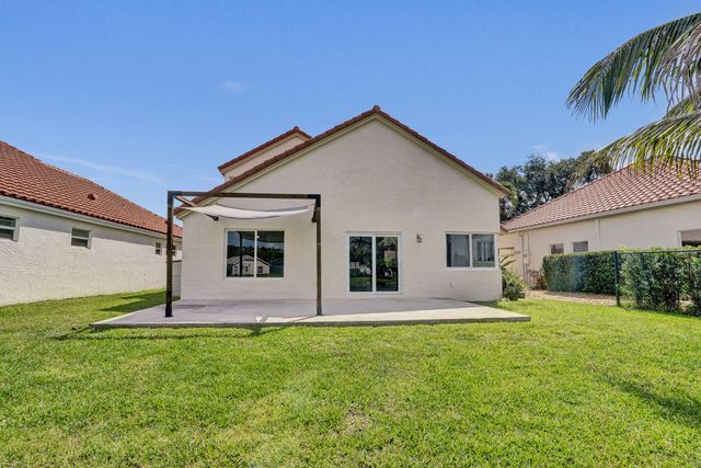 8865 Lake Park Circle S, Davie, FL 33328
