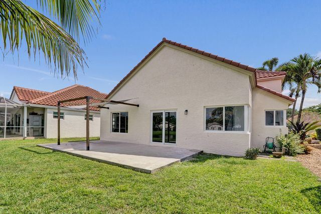 8865 Lake Park Circle S, Davie, FL 33328