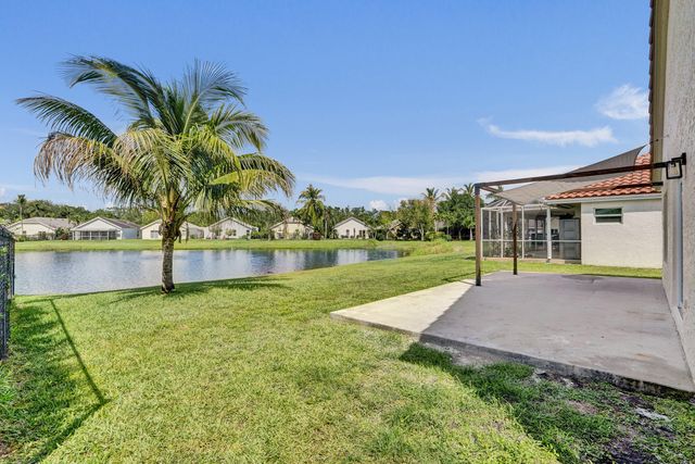 8865 Lake Park Circle S, Davie, FL 33328