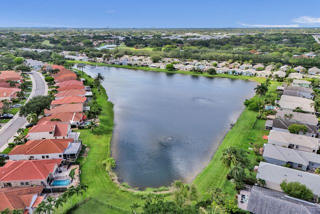 8865 Lake Park Circle S, Davie, FL 33328