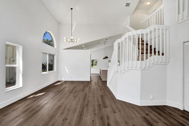 8865 Lake Park Circle S, Davie, FL 33328