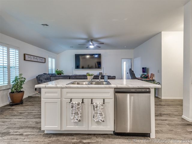 8514 E 162nd Street S, Bixby, OK 74008