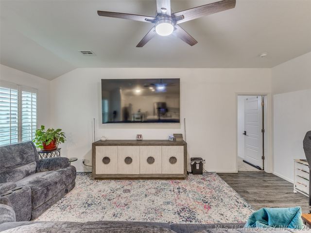 8514 E 162nd Street S, Bixby, OK 74008