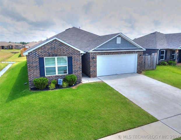 8514 E 162nd Street S, Bixby, OK 74008
