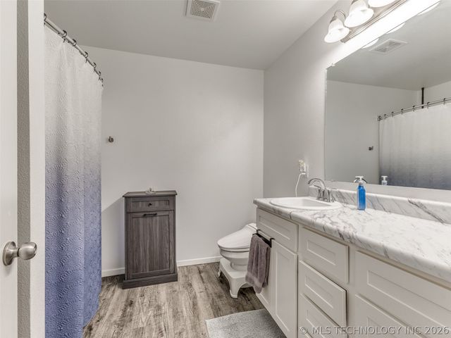8514 E 162nd Street S, Bixby, OK 74008