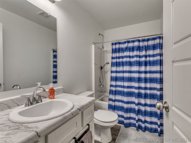 8514 E 162nd Street S, Bixby, OK 74008