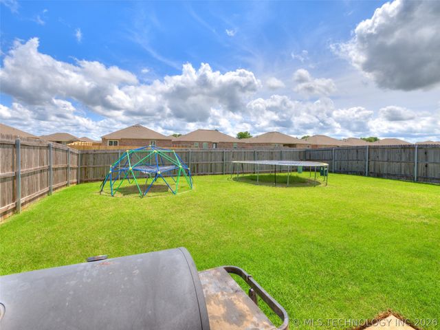 8514 E 162nd Street S, Bixby, OK 74008
