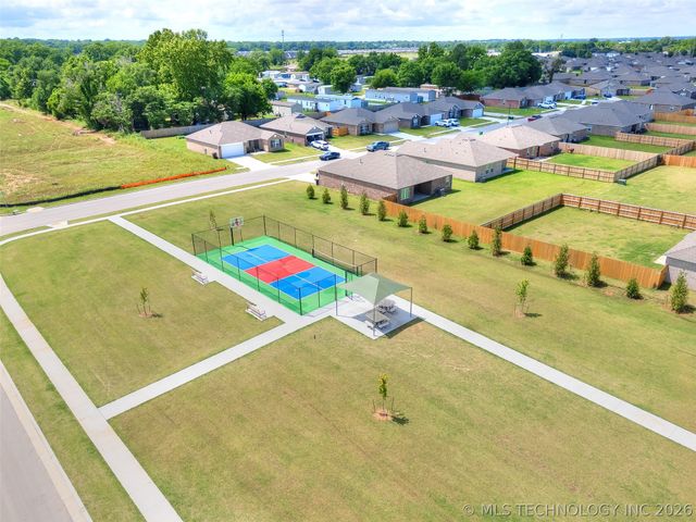 8514 E 162nd Street S, Bixby, OK 74008