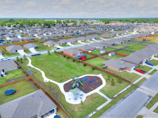 8514 E 162nd Street S, Bixby, OK 74008