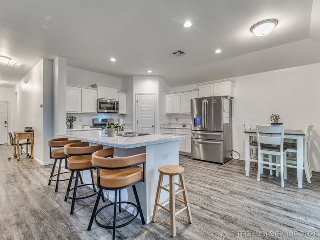 8514 E 162nd Street S, Bixby, OK 74008