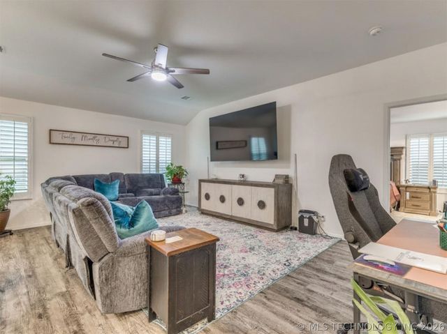 8514 E 162nd Street S, Bixby, OK 74008