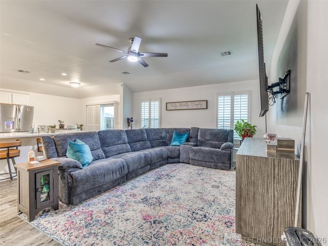 8514 E 162nd Street S, Bixby, OK 74008