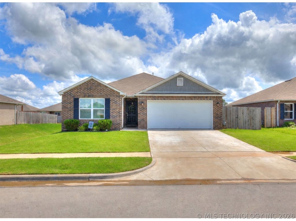 8514 E 162nd Street S, Bixby, OK 74008