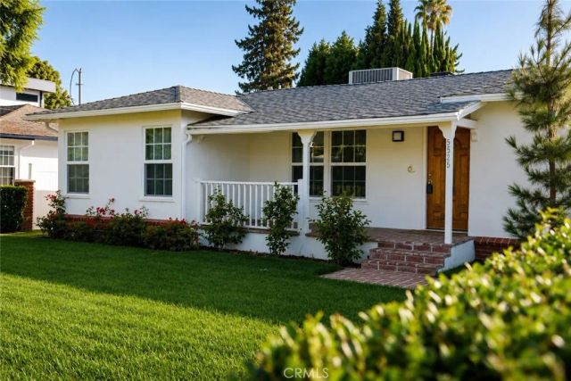 5525 Costello Avenue, Los Angeles, CA 91401