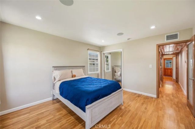 5525 Costello Avenue, Los Angeles, CA 91401