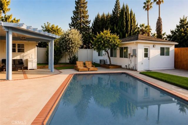 5525 Costello Avenue, Los Angeles, CA 91401