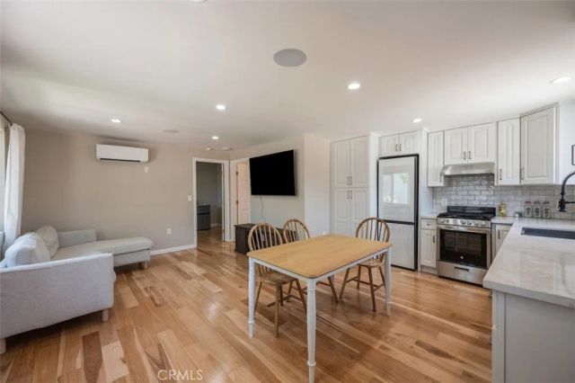 5525 Costello Avenue, Los Angeles, CA 91401
