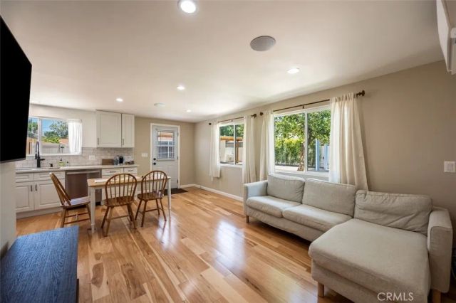5525 Costello Avenue, Los Angeles, CA 91401
