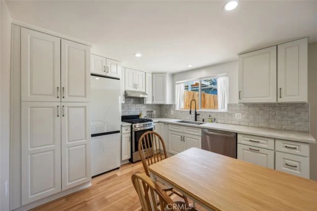 5525 Costello Avenue, Los Angeles, CA 91401