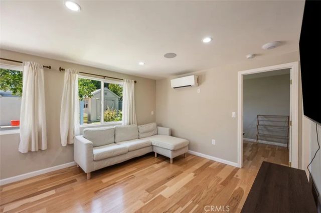 5525 Costello Avenue, Los Angeles, CA 91401