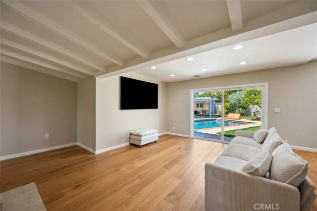 5525 Costello Avenue, Los Angeles, CA 91401