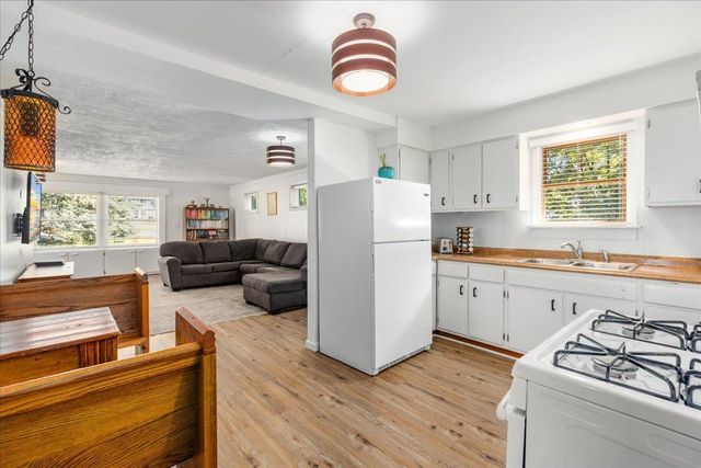 180 Saint Croix Trail N, Lakeland, MN 55043