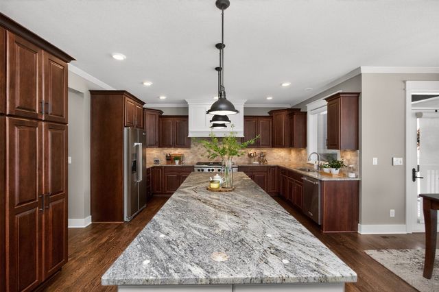 4812 160th Street, Urbandale, IA 50323