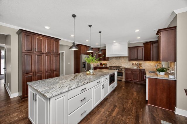 4812 160th Street, Urbandale, IA 50323